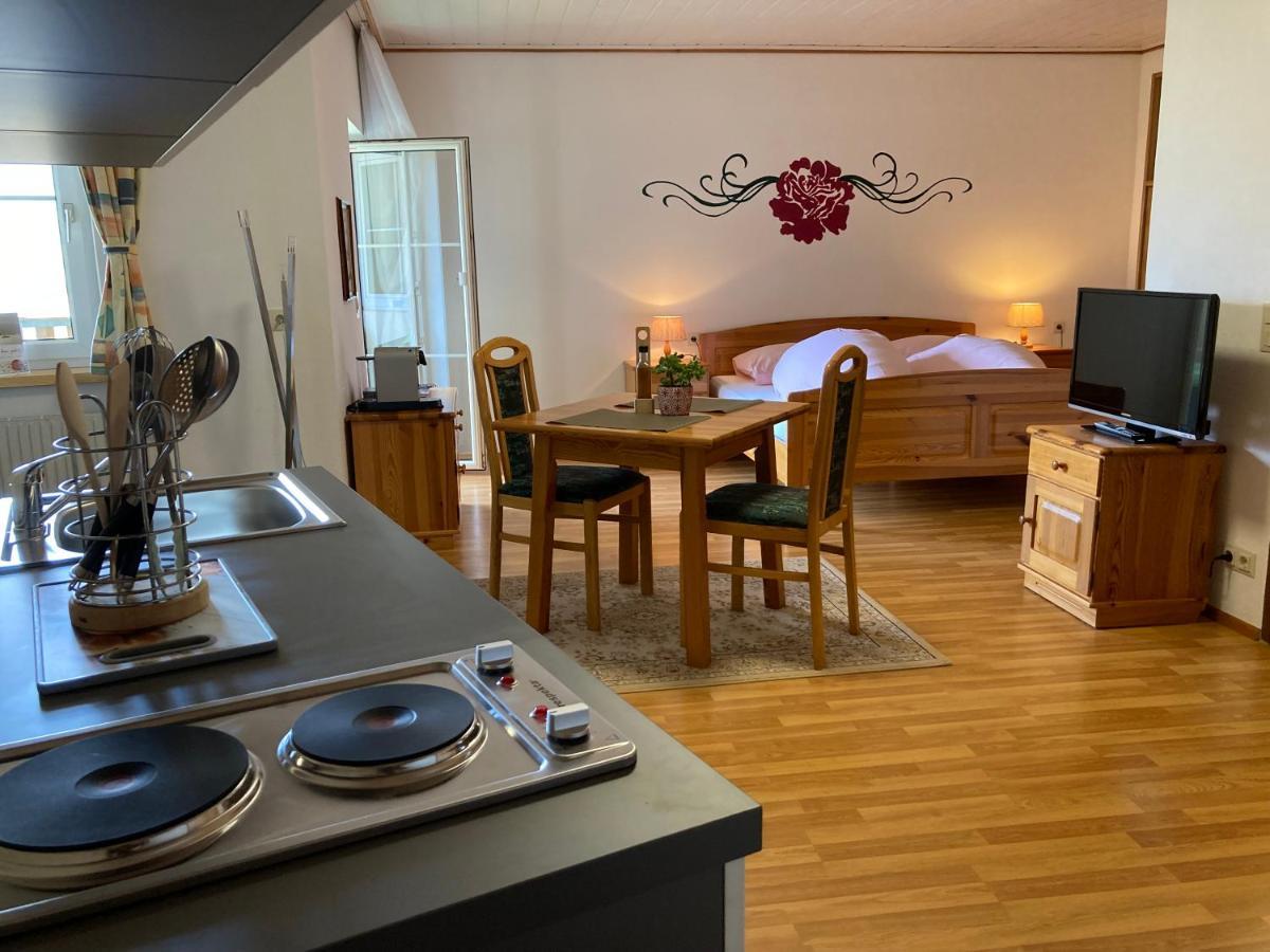Motel Brunner Apartments & Zimmer Бад Айзенкапел Екстериор снимка