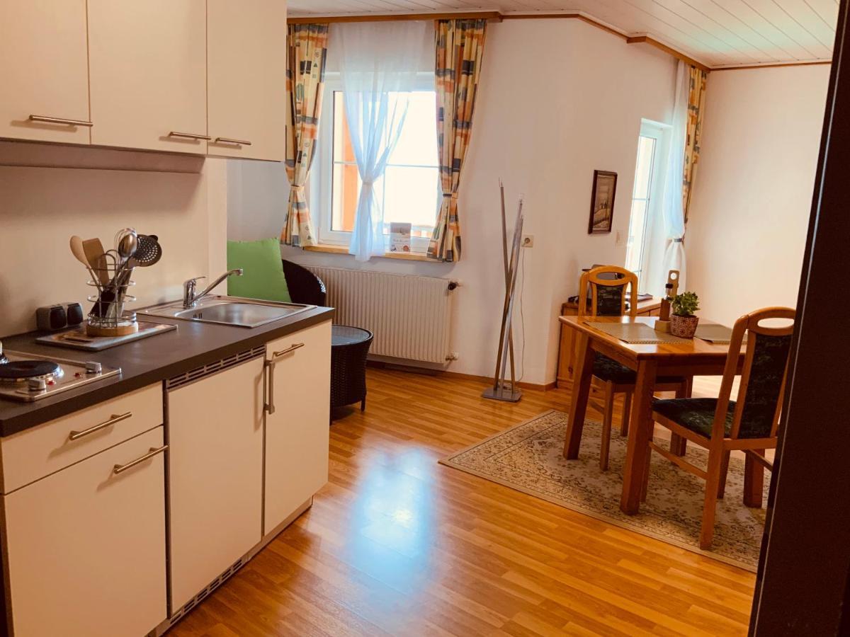 Motel Brunner Apartments & Zimmer Бад Айзенкапел Екстериор снимка
