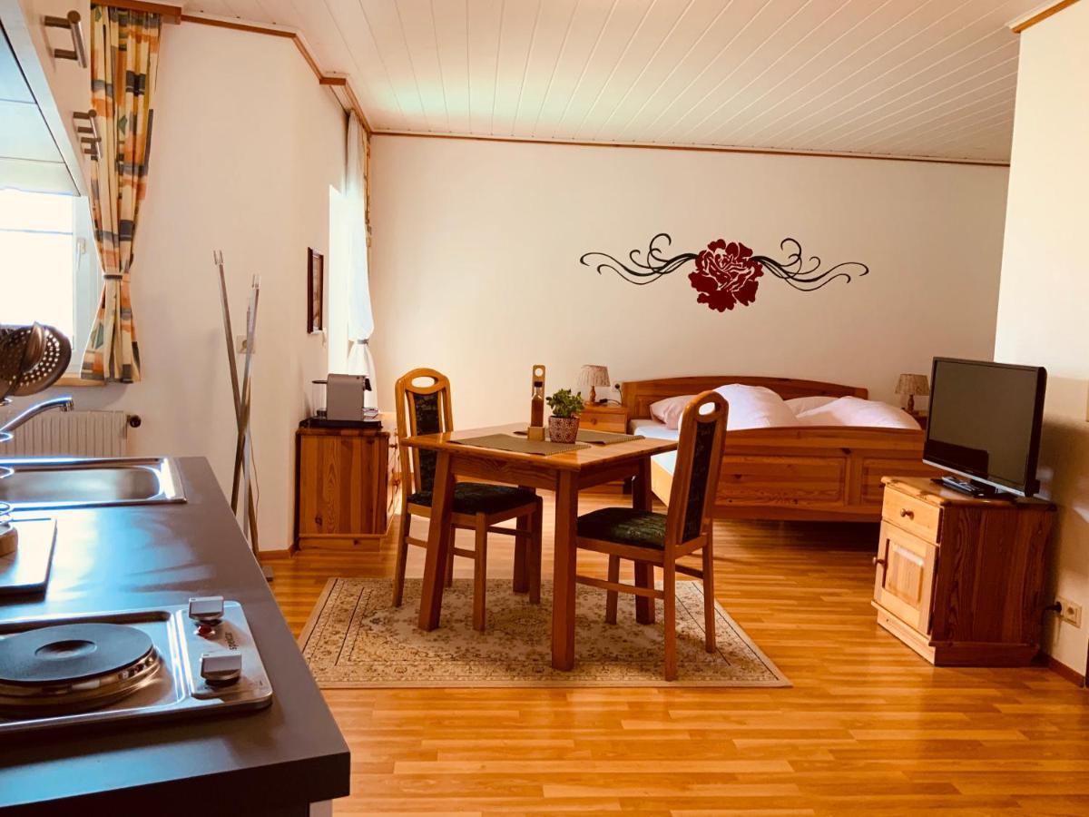 Motel Brunner Apartments & Zimmer Бад Айзенкапел Екстериор снимка