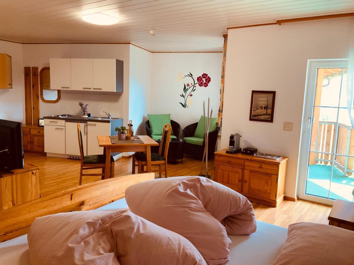 Motel Brunner Apartments & Zimmer Бад Айзенкапел Екстериор снимка