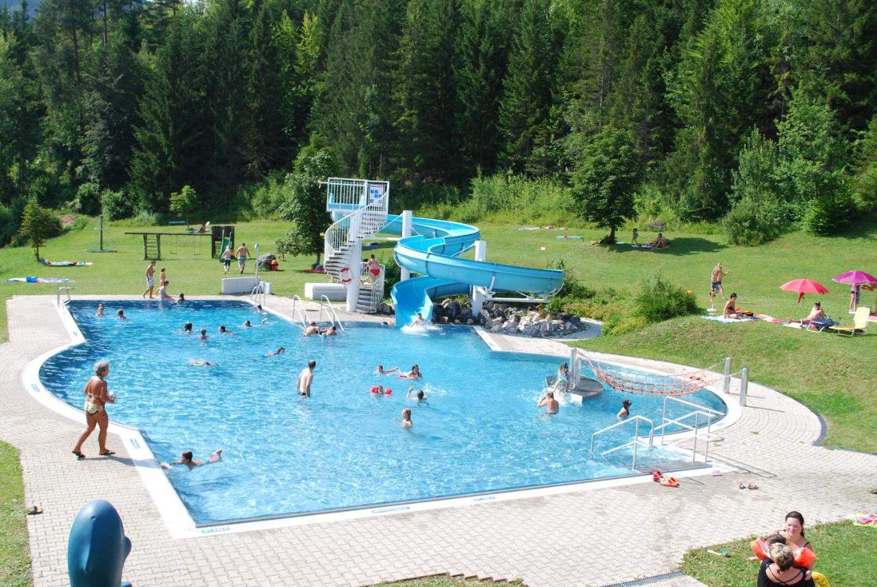 Motel Brunner Apartments & Zimmer Бад Айзенкапел Екстериор снимка