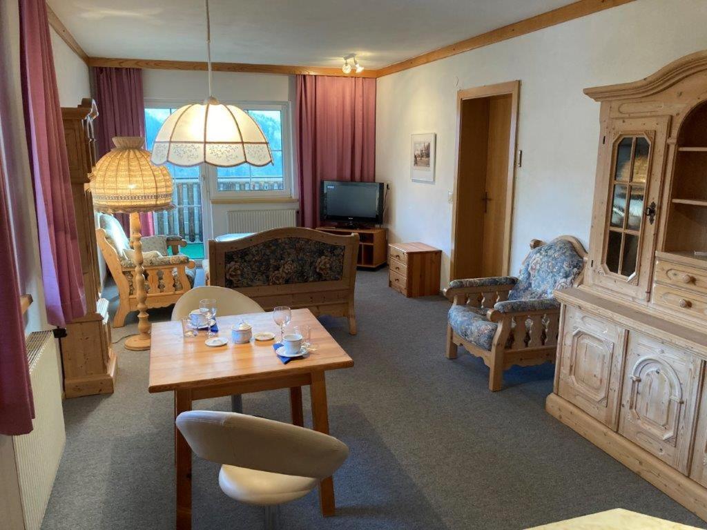 Motel Brunner Apartments & Zimmer Бад Айзенкапел Екстериор снимка
