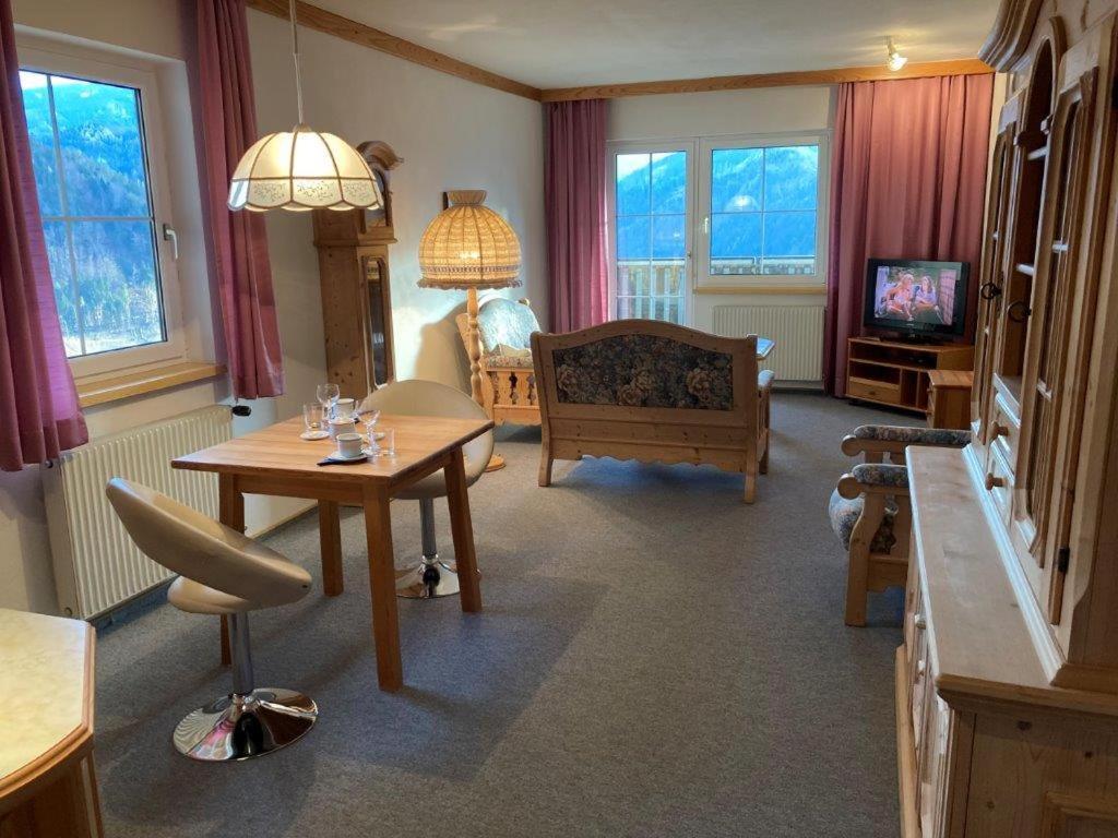 Motel Brunner Apartments & Zimmer Бад Айзенкапел Екстериор снимка
