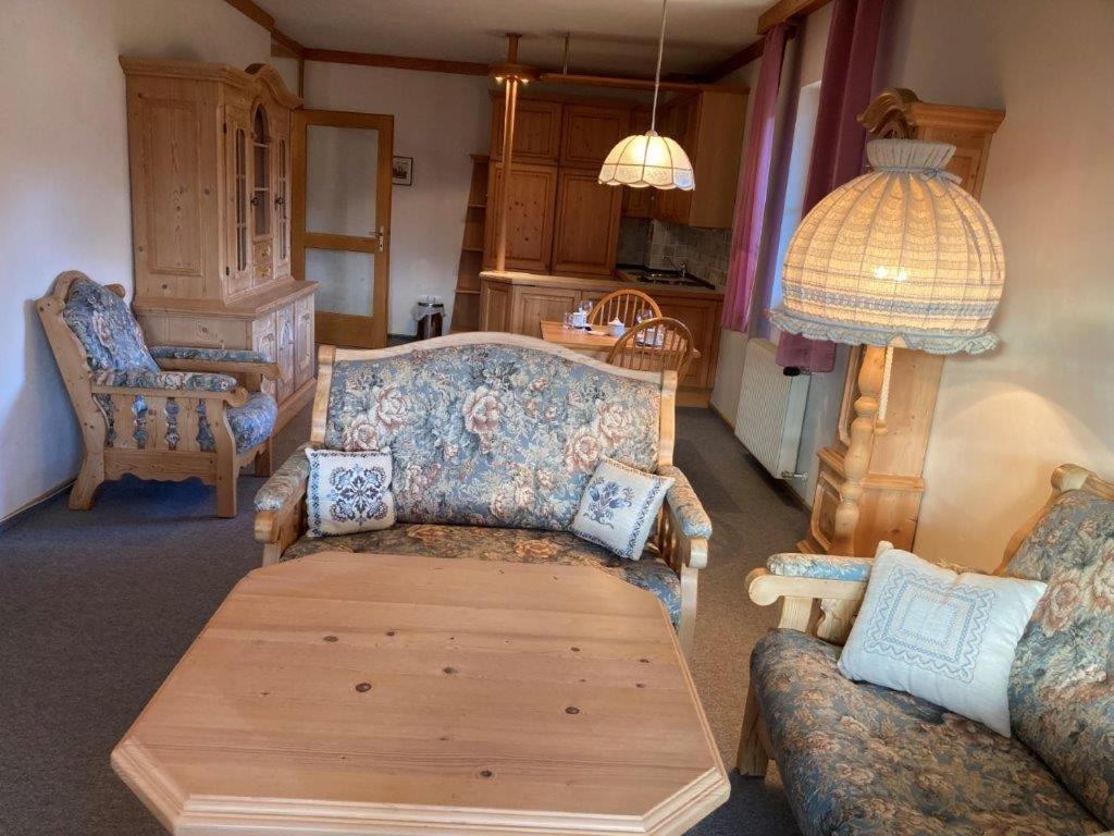 Motel Brunner Apartments & Zimmer Бад Айзенкапел Екстериор снимка