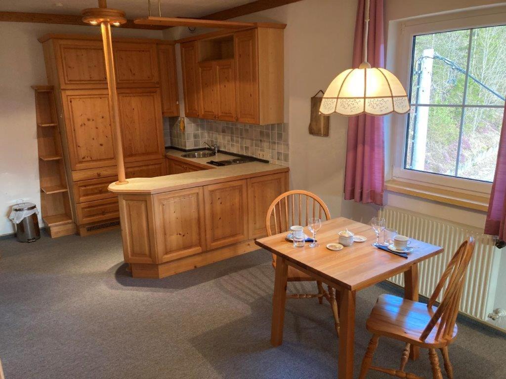 Motel Brunner Apartments & Zimmer Бад Айзенкапел Екстериор снимка