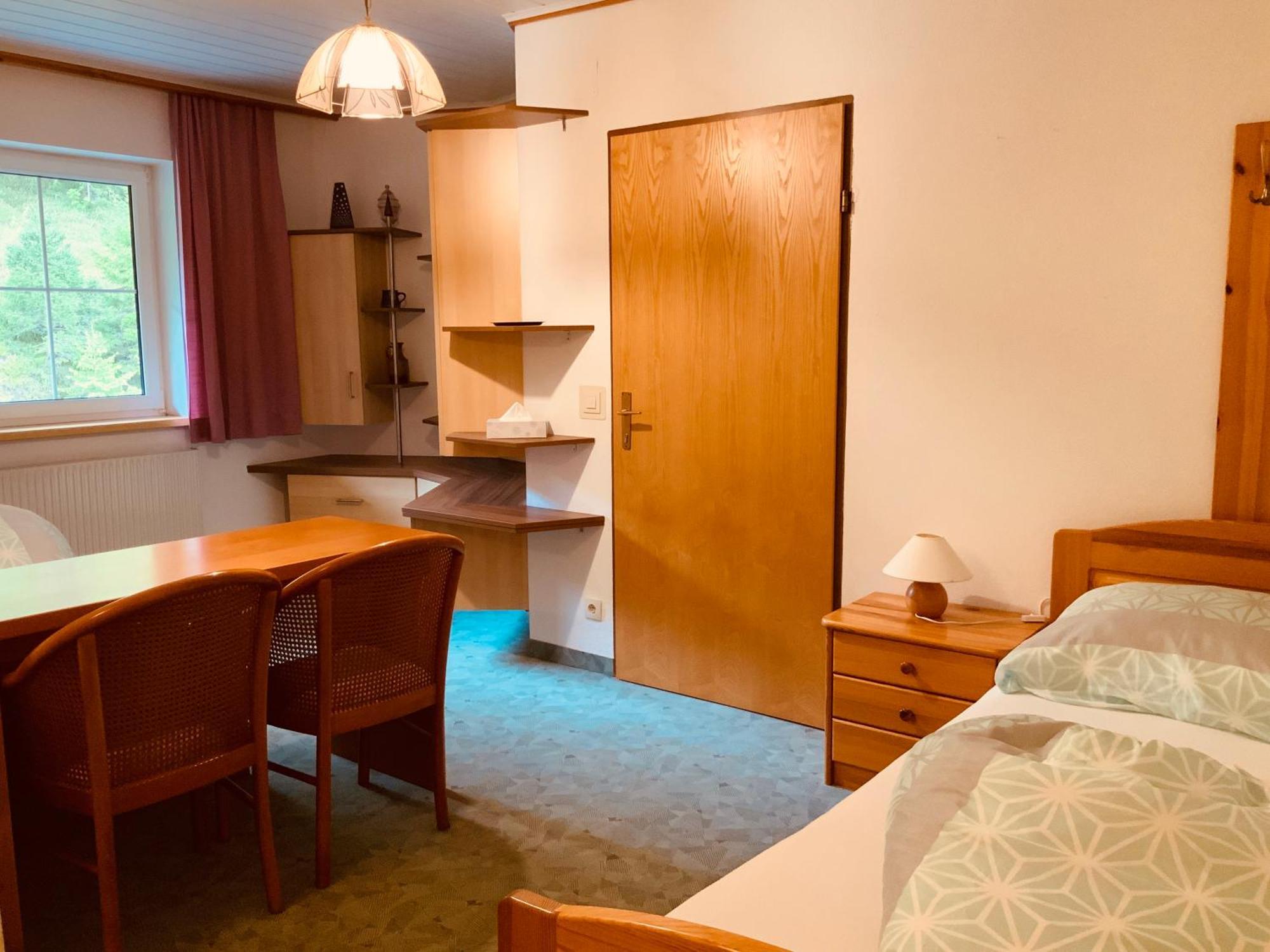 Motel Brunner Apartments & Zimmer Бад Айзенкапел Стая снимка