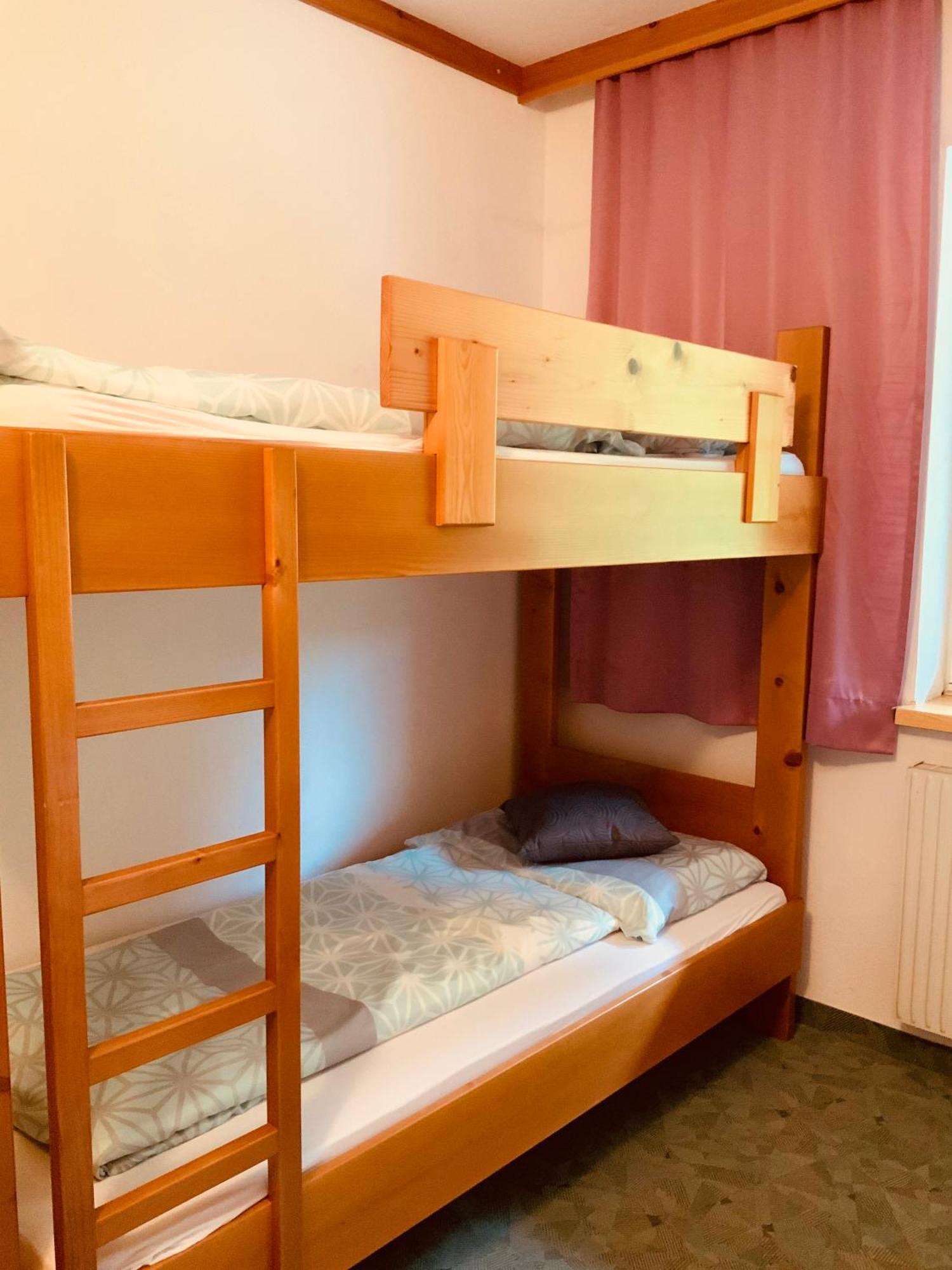 Motel Brunner Apartments & Zimmer Бад Айзенкапел Стая снимка