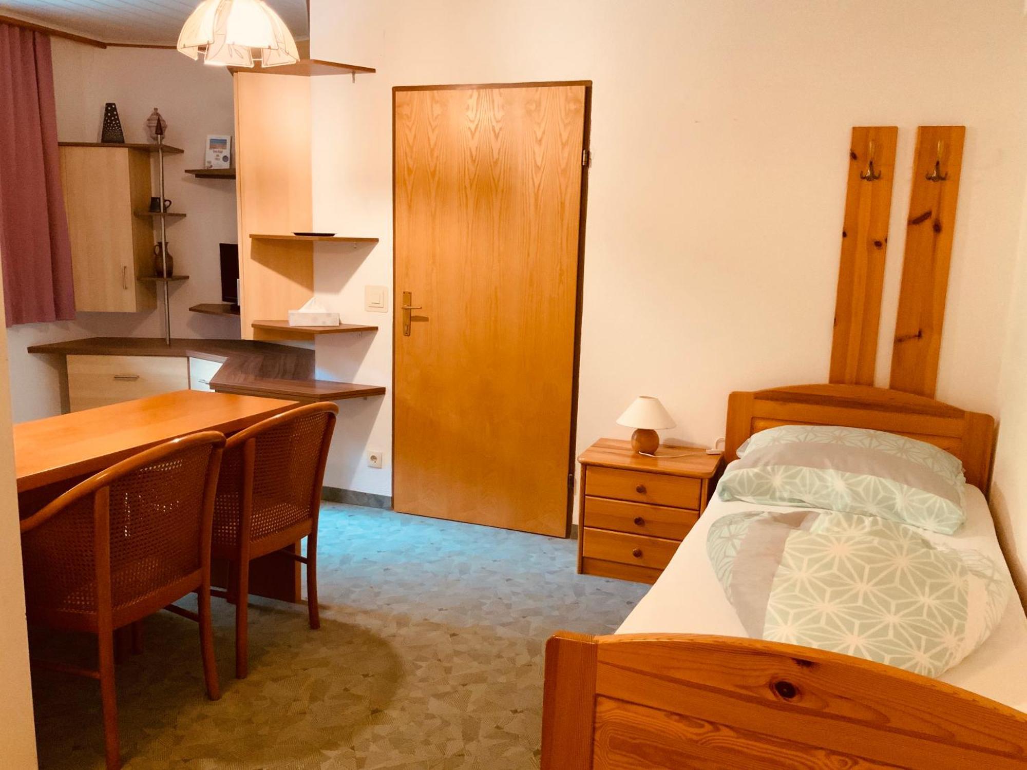 Motel Brunner Apartments & Zimmer Бад Айзенкапел Стая снимка