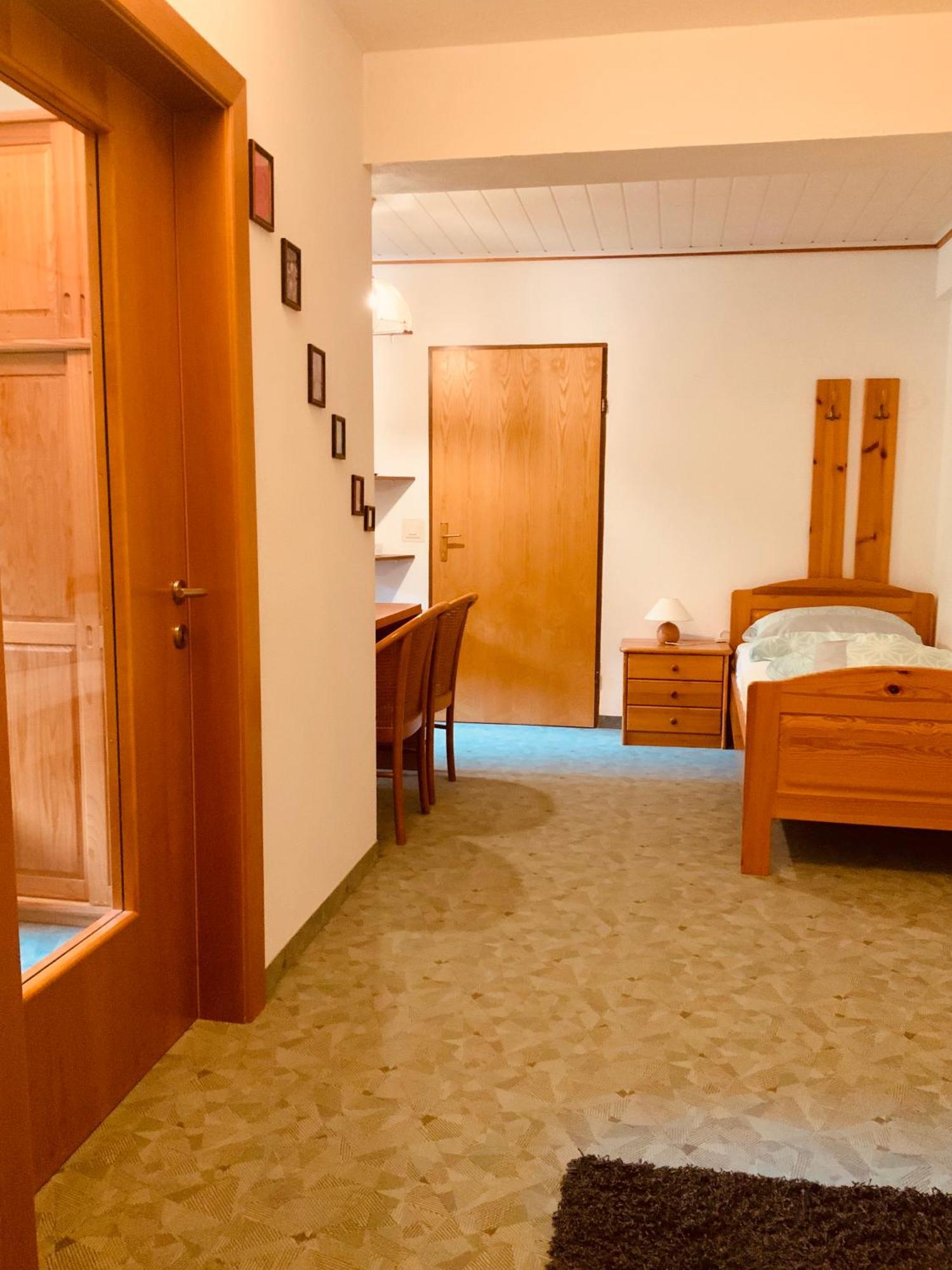 Motel Brunner Apartments & Zimmer Бад Айзенкапел Стая снимка